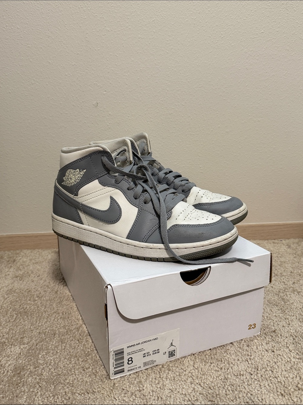 Jordan 1 Mid in Grey and White